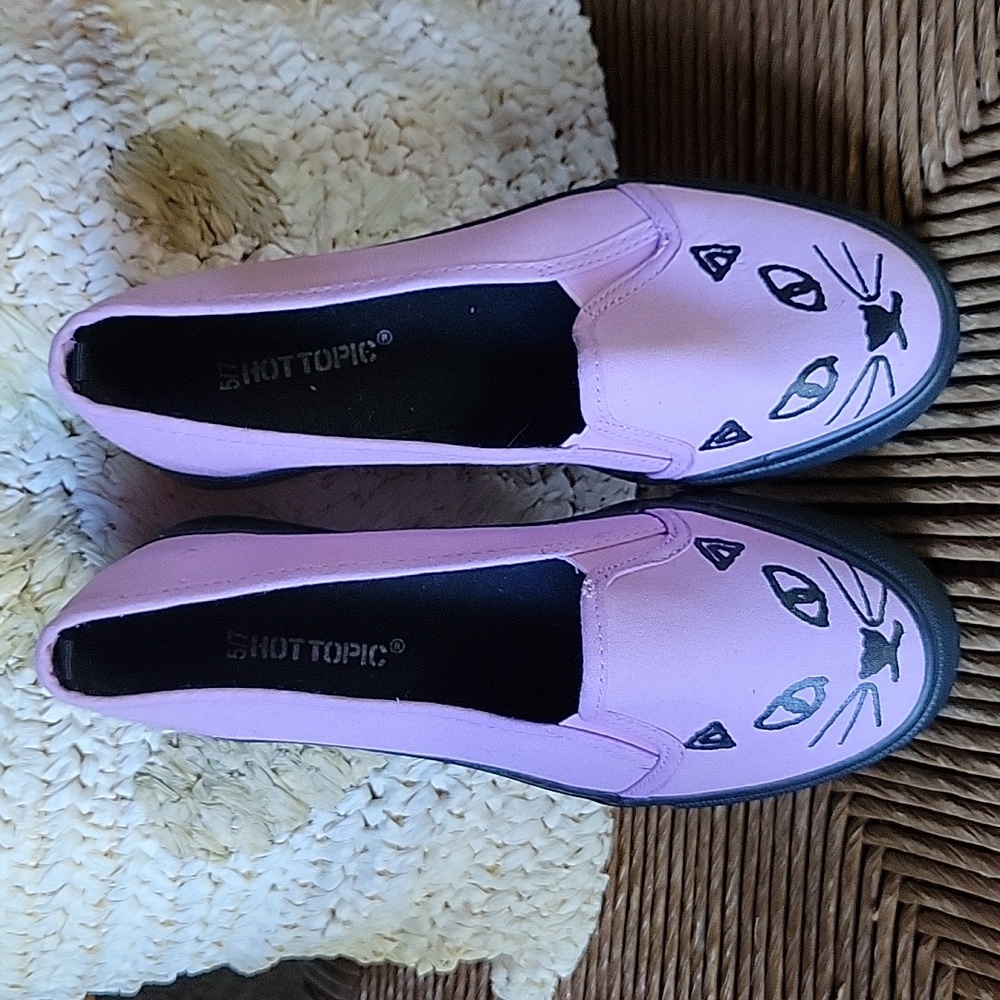 Hot Topic lavender cat slip on loafers, size M5, W7